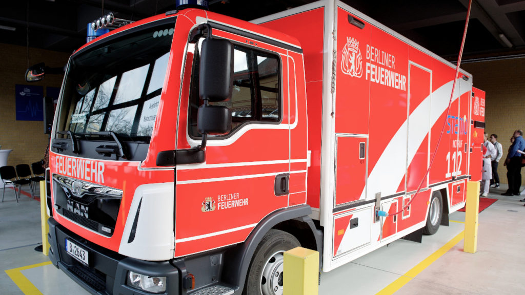 WEIL JEDE SEKUNDE ZÄHLT – Rollende Super-Klinik für Schlaganfall-Patienten (German)